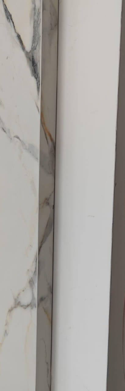 Didelio formato plytelių krašto detalė