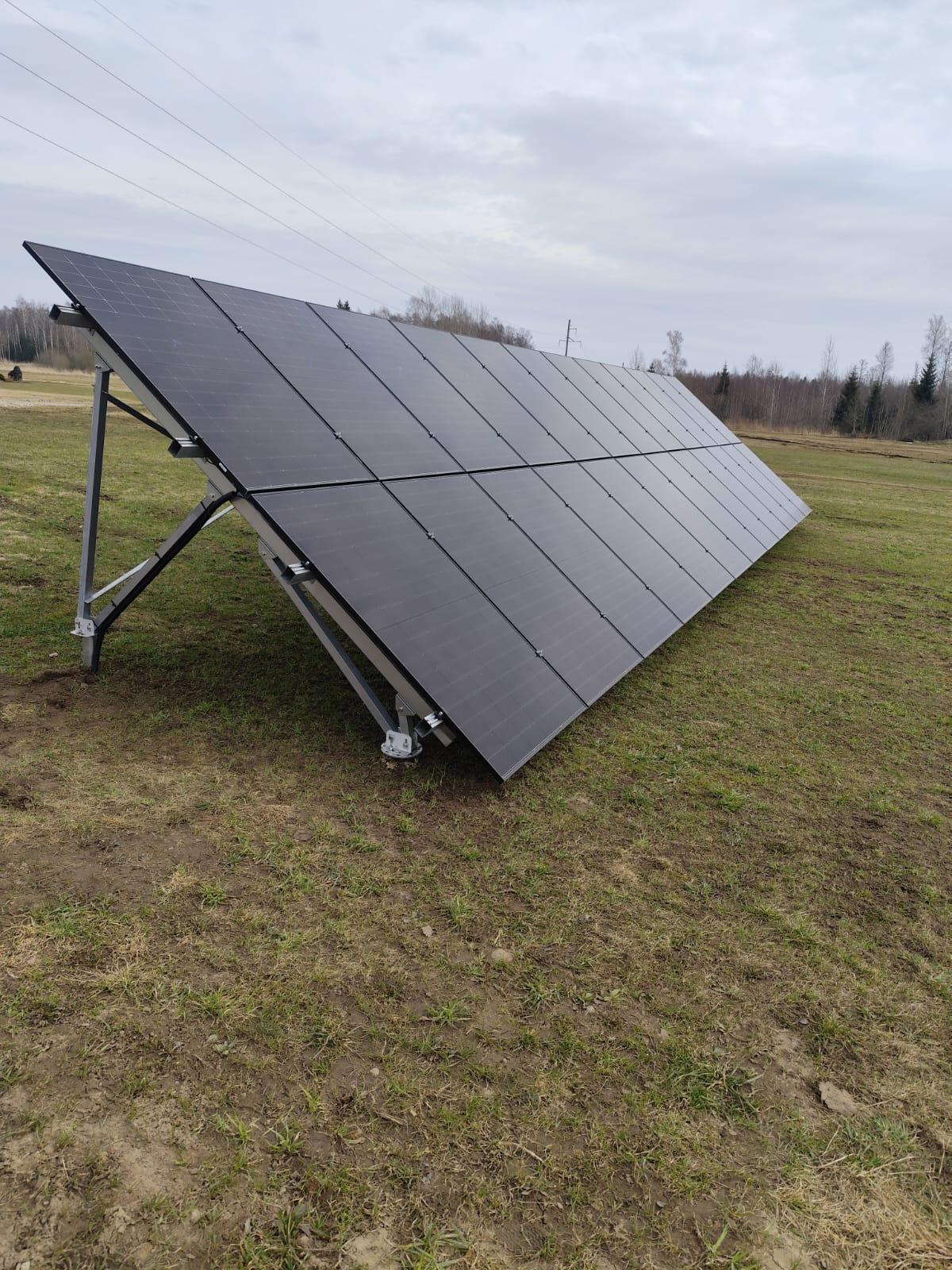Antžeminė saulės elektrinė iš priekio
