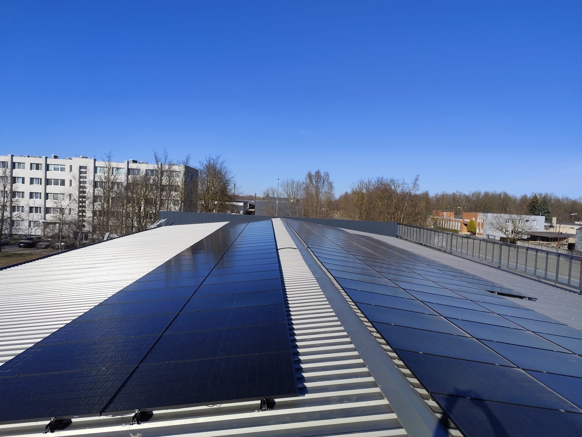 Komercinis saulės elektrinės projektas ant stogo